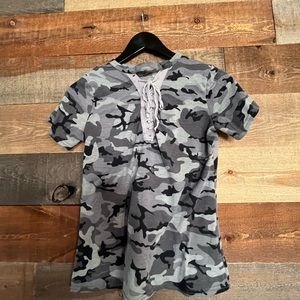 Black, white and grey camo choker T-shirt